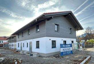 Gebäudeansicht - Hauseingangsseite