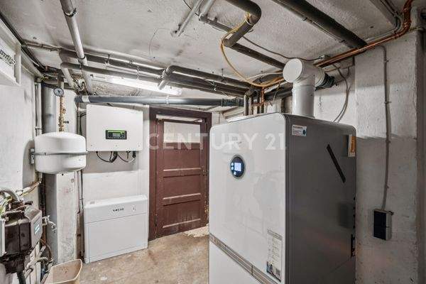 Keller mit neuer Heizung & PV