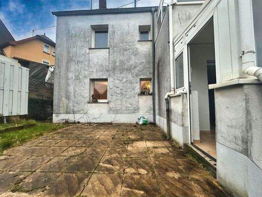 Rückansicht Haus mit Terrasse