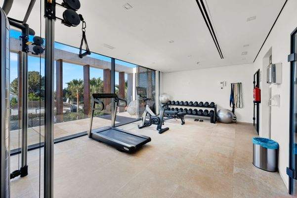 Community gym in apartments in Portals Nous 3