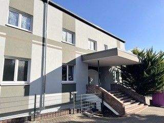 Hausansicht mit Vordereingang