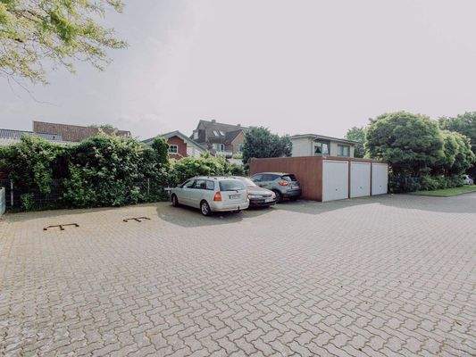 Garagen - und Außenstellplätze