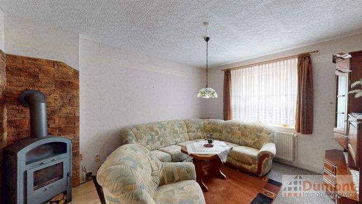 Wohnzimmer mit Kamin EG