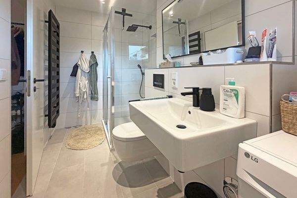 Badezimmer mit Tageslicht 