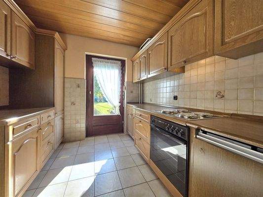 Küche mit Terrassenzugang