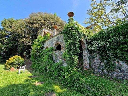 -02_Herrschaftliche VillaToskana.jpg