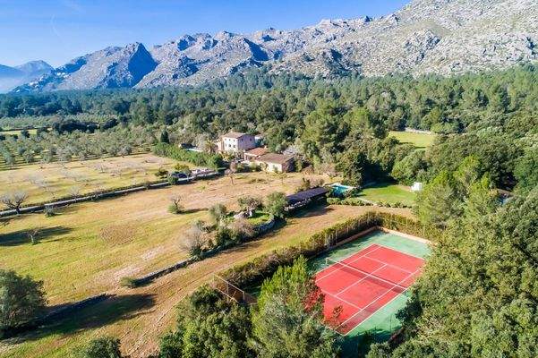 Fantastische Finca mit Pool und Tennisplatz in Cala San Vicente