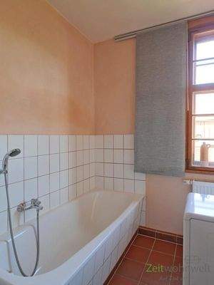 Wanne und Waschmaschine