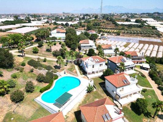 Ready-to-Move Villa in a Complex with Pool in Antalya