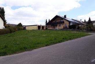 Grundstück seitlich