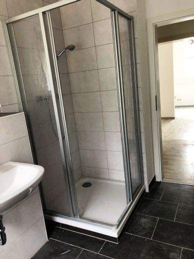 1 Raum Wohnung ab sofort Wilkau-Haßlau zu vermieten Bad mit Dusche neuwertig DG - Photo 3