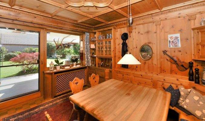 Bauernstube mit Zugang zum Wintergarten