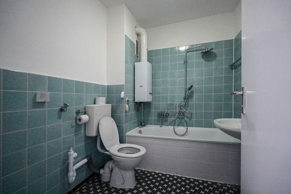 Badezimmer Ansicht 1