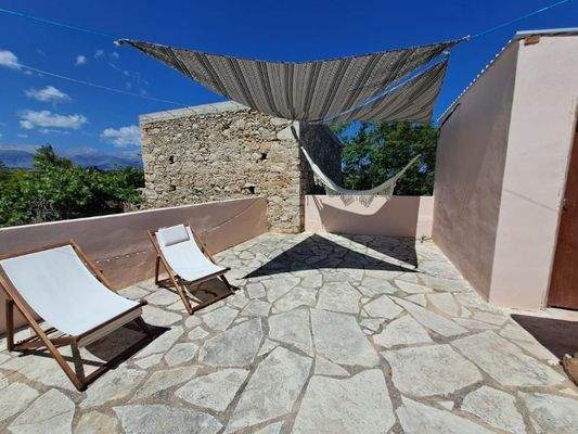 Kreta, Aspro: 3 Villen mit traditionellen Steinelementen und Bergblick zu verkaufen