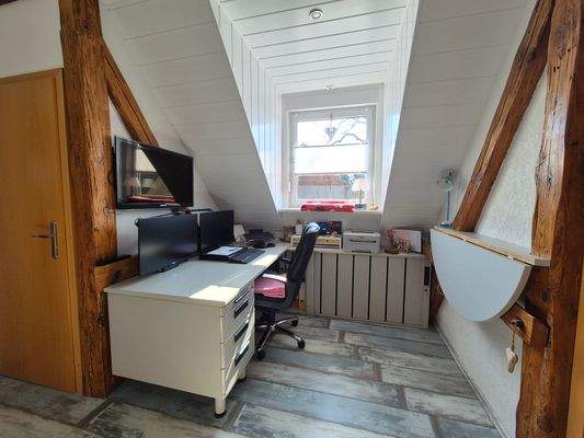 DG: Flur mit Büroecke
