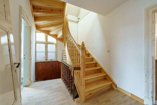 Neue Treppe im Obergeschoss zum Dachgeschoss