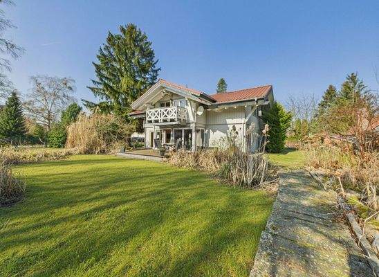 Hausansicht seitlich. 