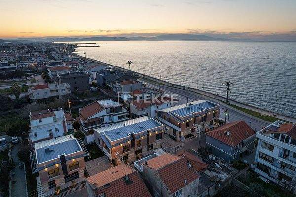Seaview Villas with Private Gardens in İzmir Güzelbahçe