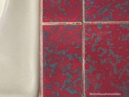 Detail Badezimmer - Fliesen und Porzellan in türkis