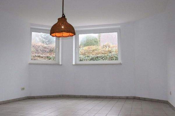 Großer Wohnraum im Keller