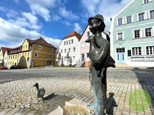 ... am Max-Döllner-Platz.