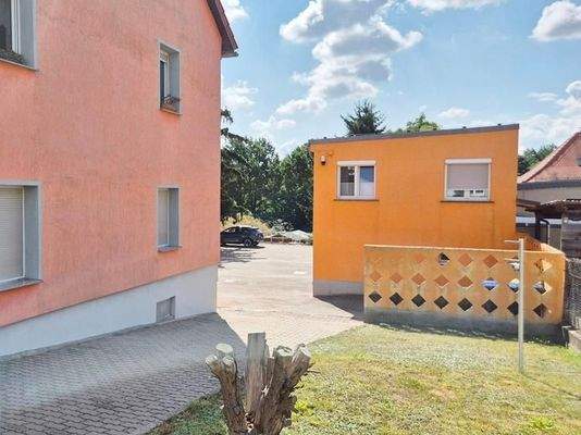 Zufahrtsbereich in Grundstück