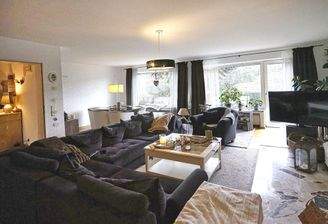 Geräumiges Wohnzimmer... 