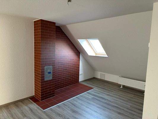 Wohnzimmer mit Kaminanschluss im DG