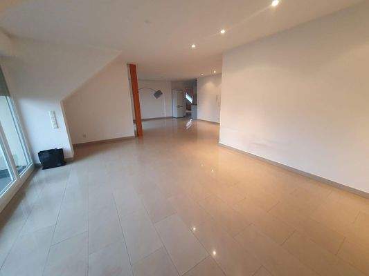 Hell, freundlich, naturnah