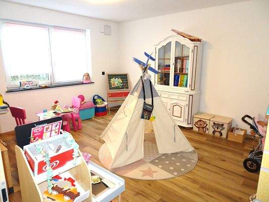 Schlafzimmer / Büro im EG