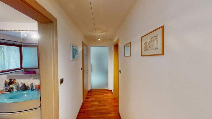 Gargazon-Gargazzone-Vierzimmerwohnung-quadrilocale-Garten-giardino-Garage-Stellplatz-posto macchina-Videoüberwachung-Alarmanlage-Keller-cantina