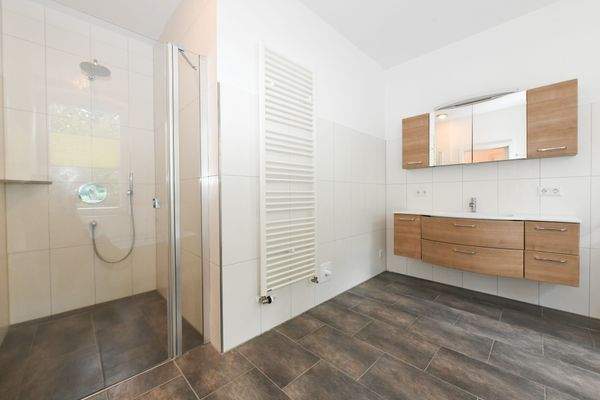 Haupthaus - EG - Badezimmer