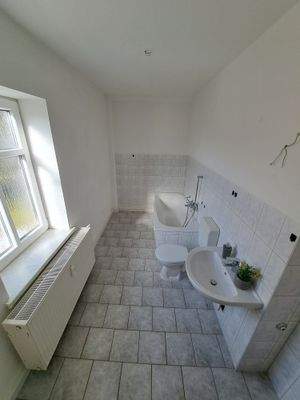 geräumiges Bad.jpg