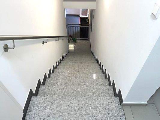 Lokal 2 - Treppenaufgang 1.Etage