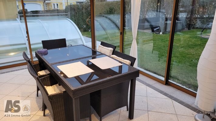 Tisch im Wintergarten
