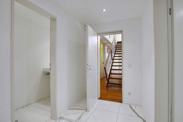 Flur Bad u. sep. Toilette