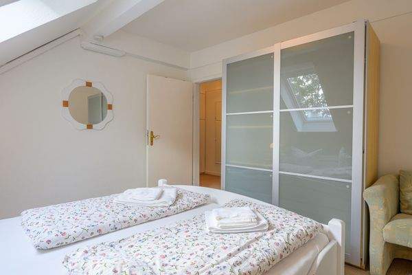 Gerade Wand – geeignet für hohen Schrank.jpg