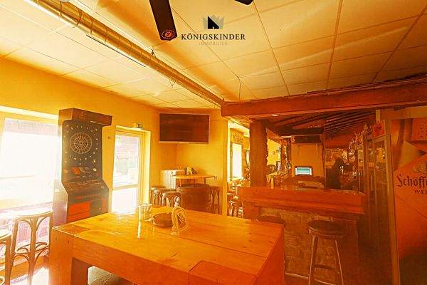 viel Licht durch große Fenster