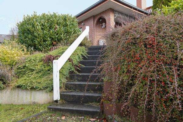 Treppe von Garage zum Wohnhaus