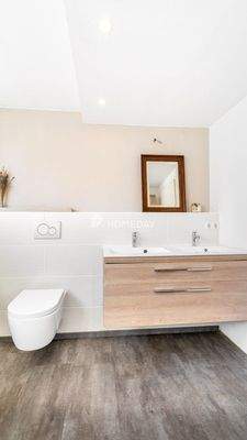 Haus A 1. OG Badezimmer 1 1