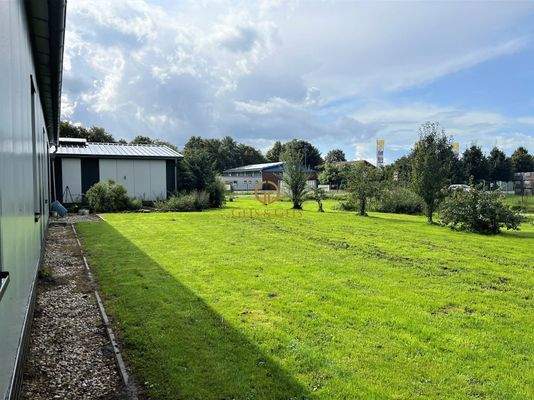 Grundstück hinter der Halle