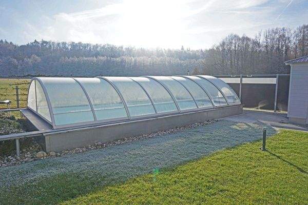 Pool mit Außendusche