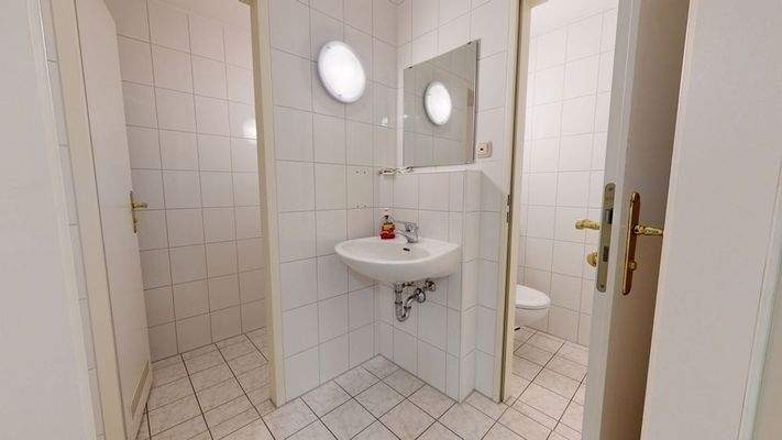 Getrennte Sanitäreinrichtung 