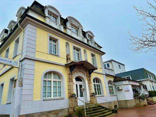 Villa und Anbauten