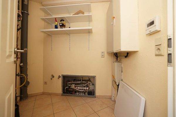 Abstellraum mit Waschmachinenanschluss