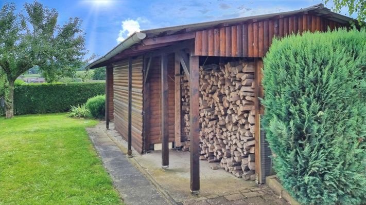 Holzschuppen im Garten