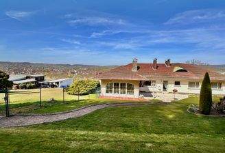 Hausansicht mit Fernblick