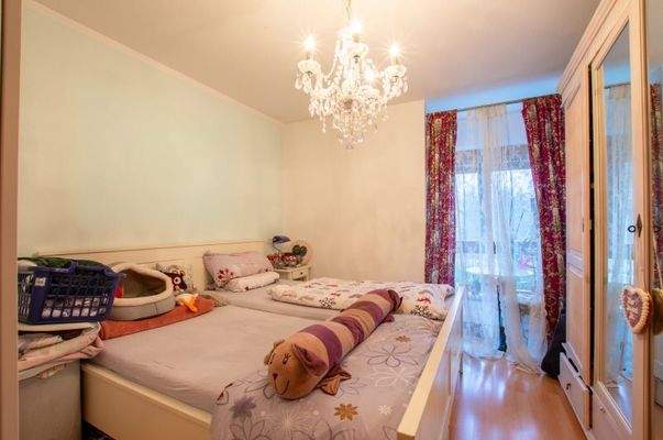 gut geschnittenes Schlafzimmer