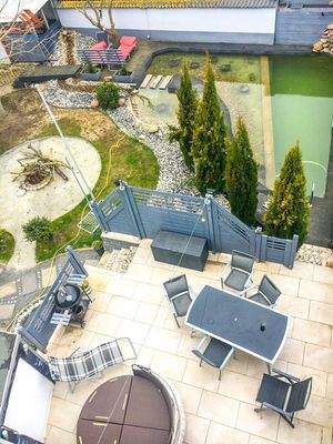 Sicht auf Terrasse und Schwimmteich 1