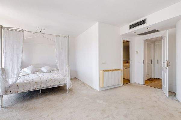 Schlafzimmer mit Badezimmer en Suite